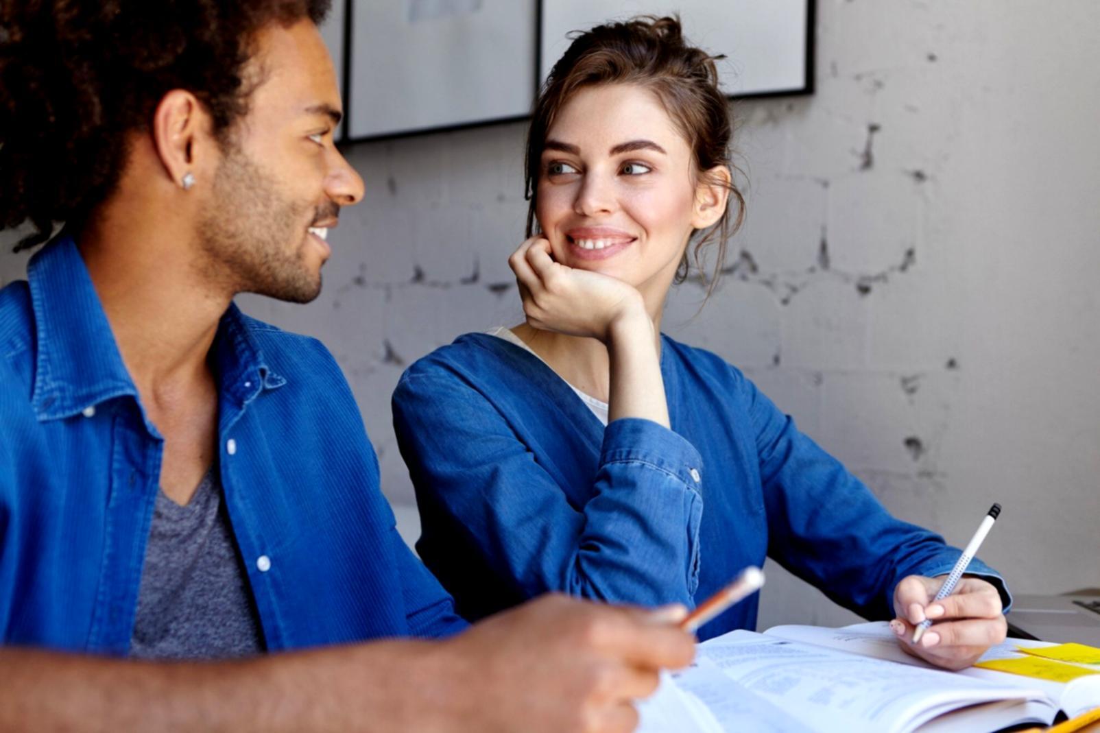 Materiały szkoleniowe i dokumenty dotyczące procedur w pracy socjalnej